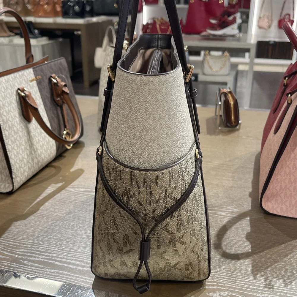 MICHAEL KORS Voyager Lg Color-Block Metallic Signature Logo EW Tote
Brown
NWT - Picture 9 of 16
